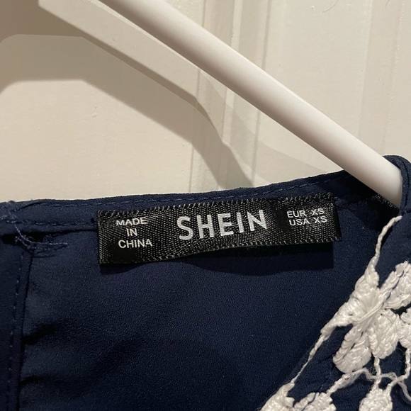 SHEIN sleeveless Top with crochet white lace collar - Picture 4 of 5